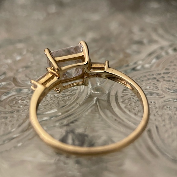 10kt solid yellow gold 2ct+ princess cut and tapered baguette engagement ring - Picture 6 of 9